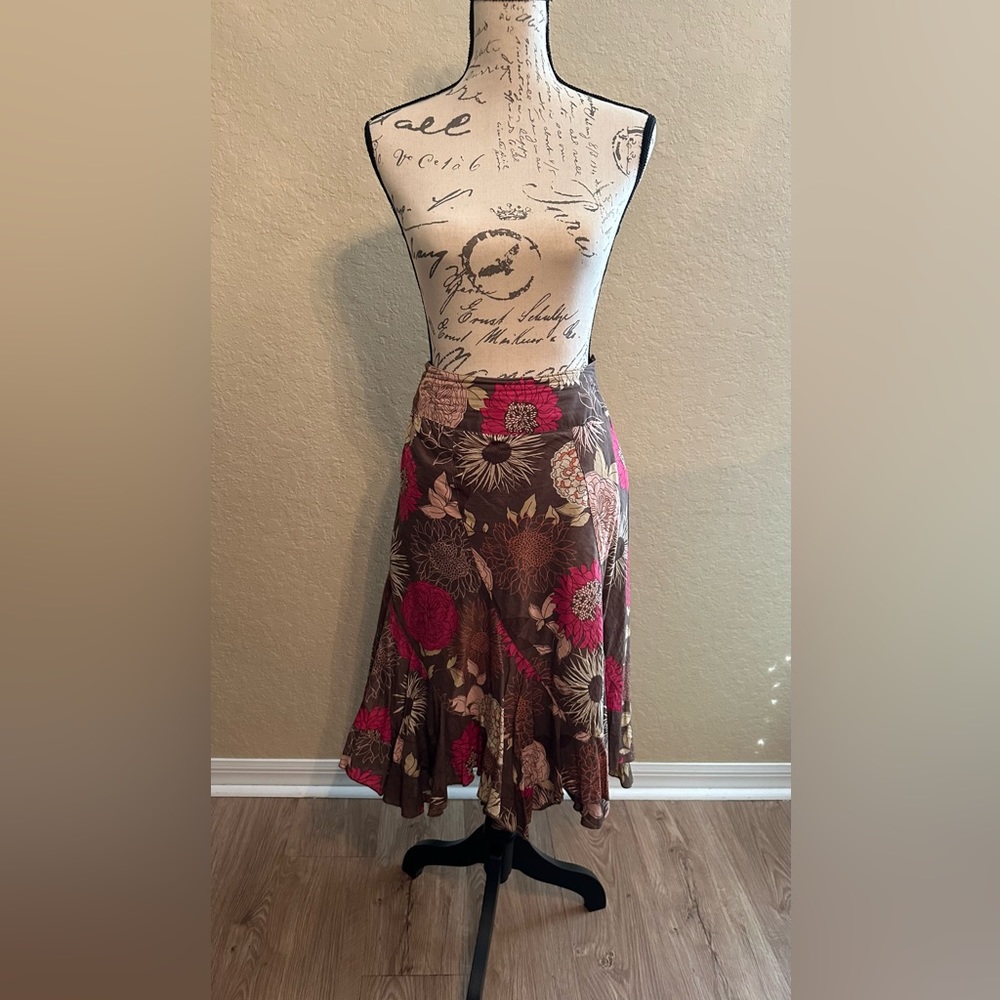 Cute shirt.ruffle skirt